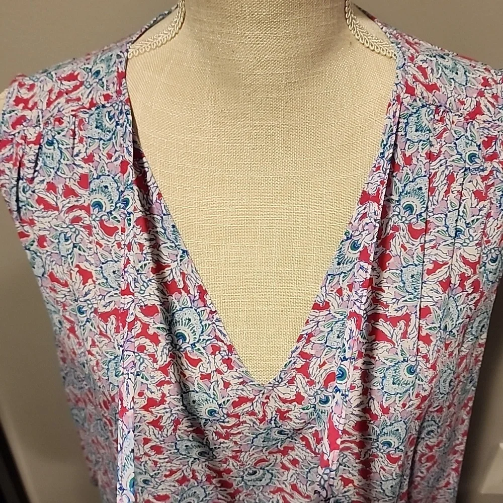 LOFT Floral V-Neck Sleeveless Blouse Size Large PTP 23in. Length 25/28 In - Picture 2 of 7